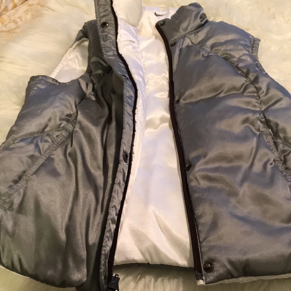 Vest - Picture 4 of 9
